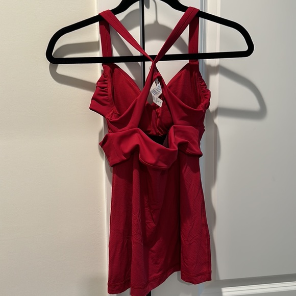Lululemon wrap it up tank in red size 6 EUC - Picture 4 of 4